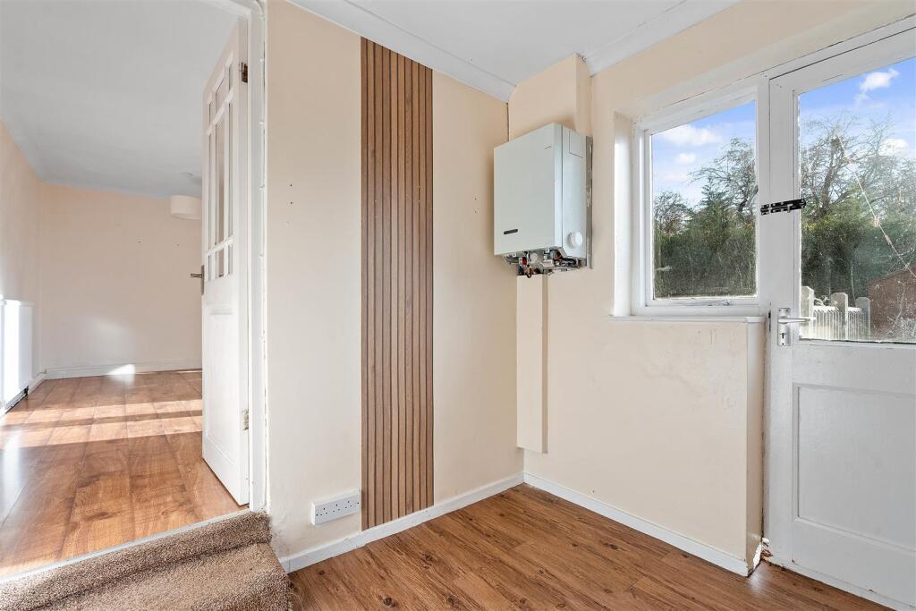 37 Morris Drive, Whitnash (15 of 28).jpg