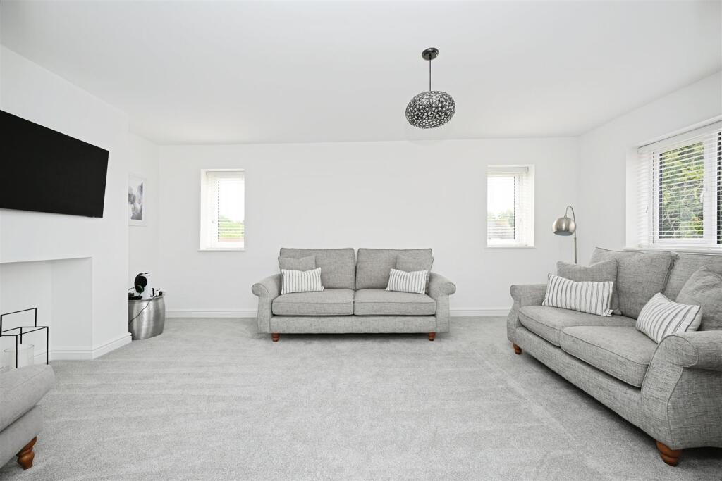 Lounge/Bedroom Four