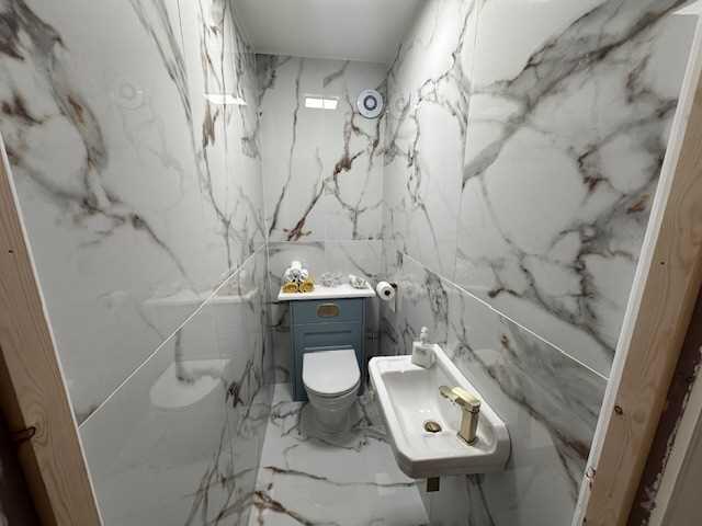 SEPARATE WC