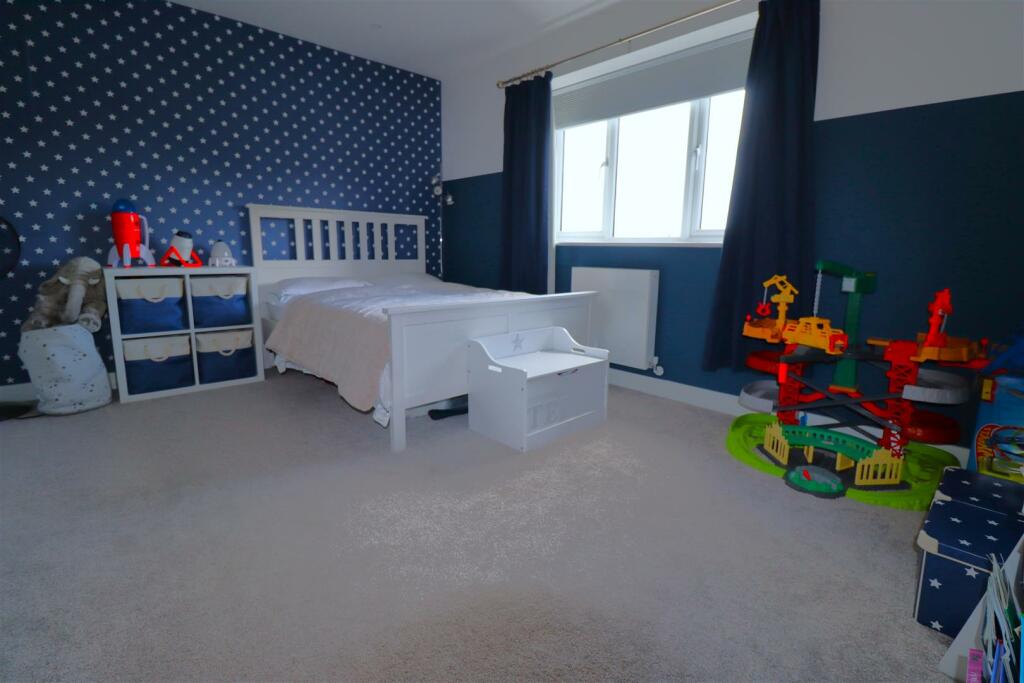 Bedroom4 (2).JPG