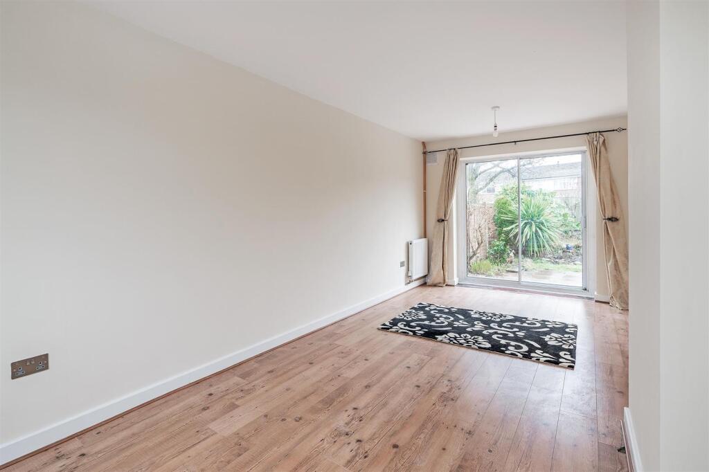 10 Burford Close-6_lo.jpg