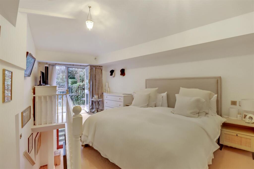 MAIN BED.jpg