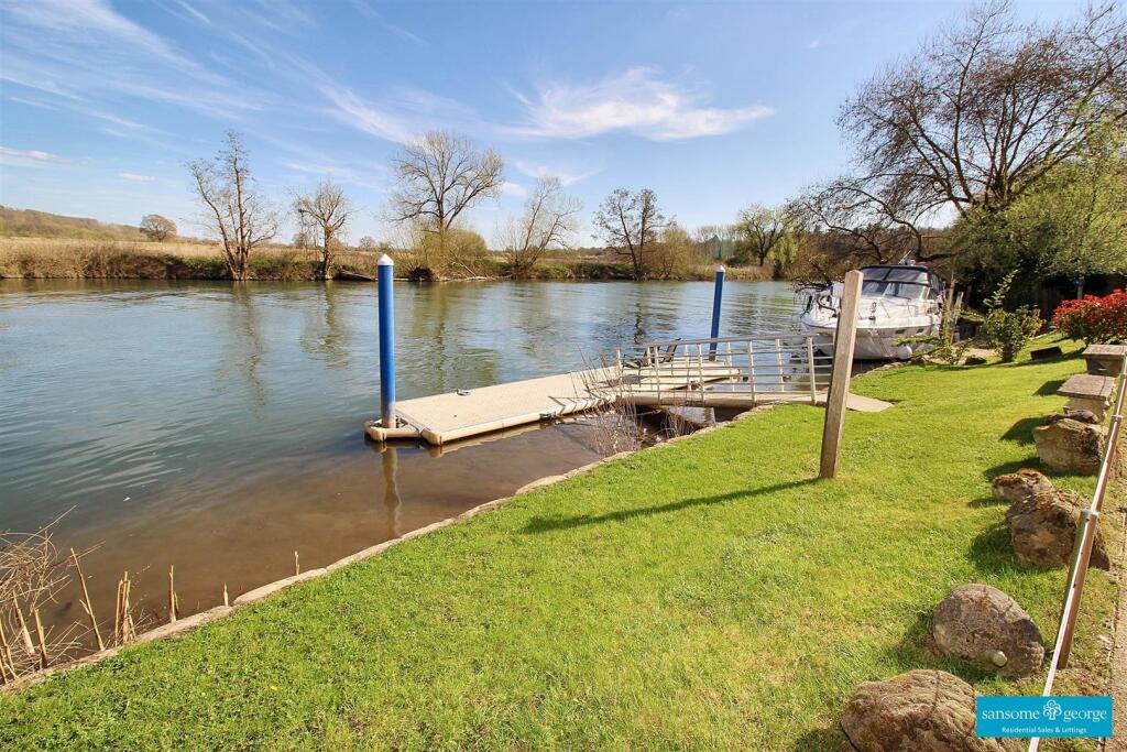Riverbank/Jetty
