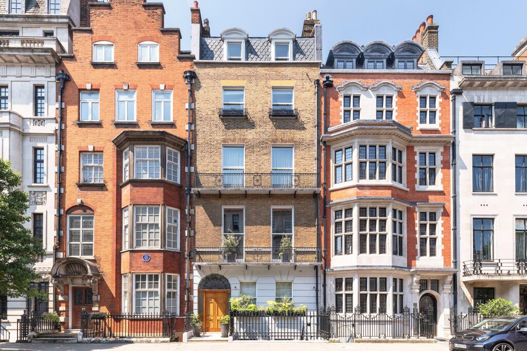 Harley Street and Harley Place, London, W1G
