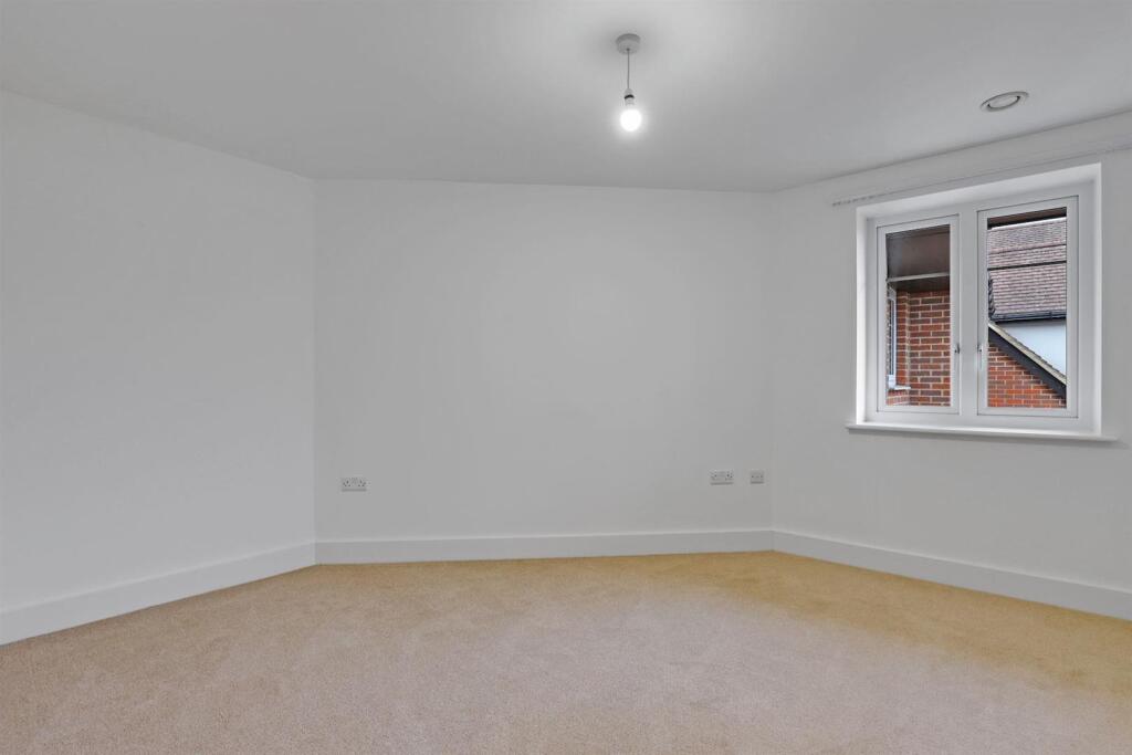 10-b663JHMCSR - 20 Yew Tree Court - 28-medium.jpg