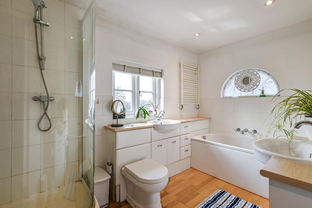 En-Suite Bathroom