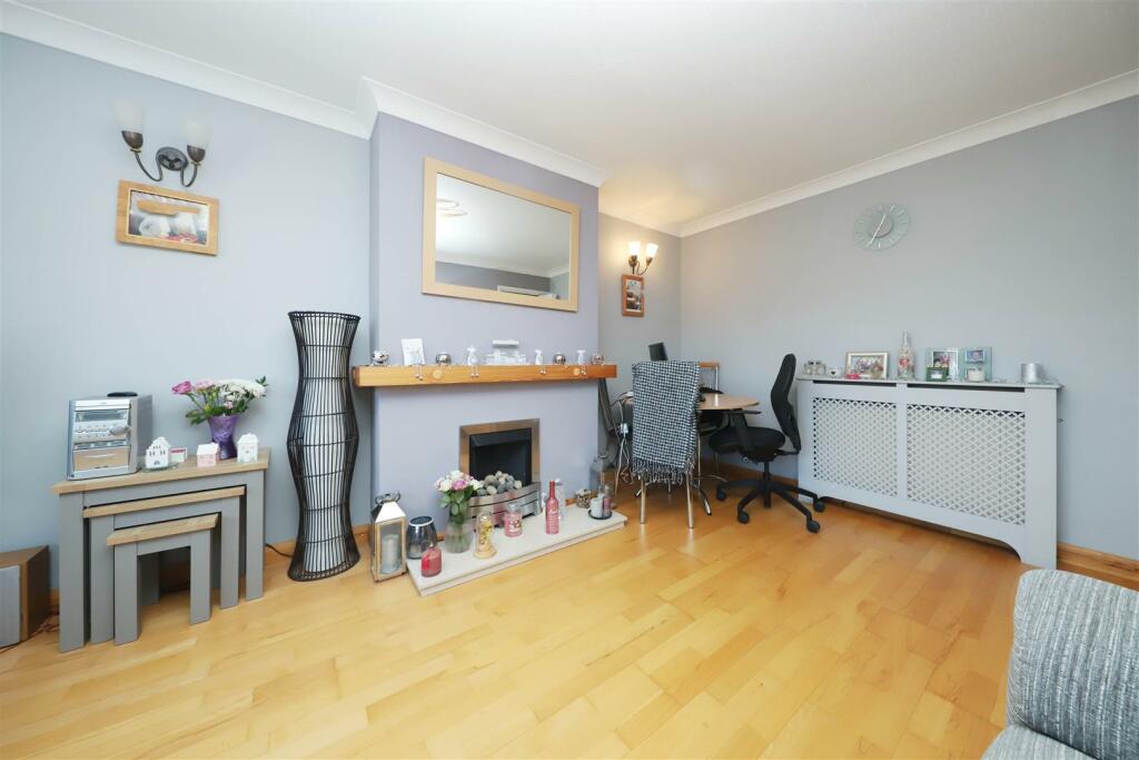 Living/dining area