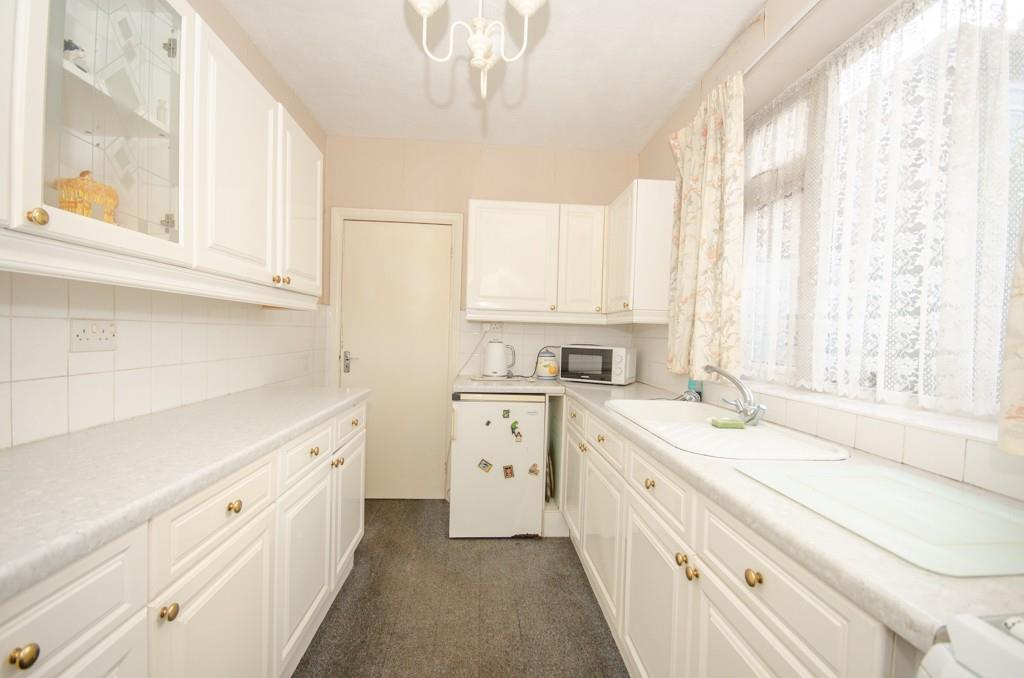 Kitchen pic 2.jpg