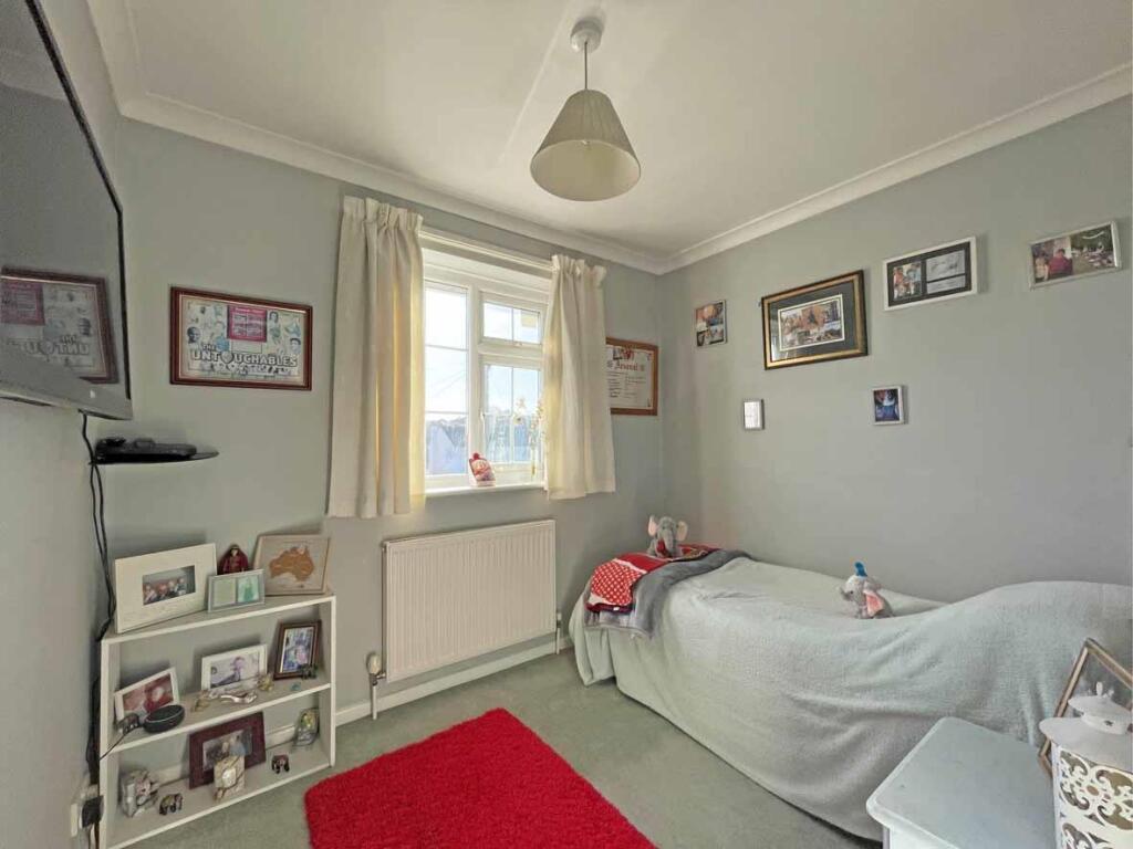 Drax Gardens 23 Bed 3.jpg