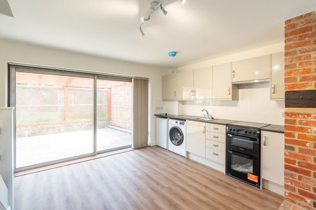 55a Maple Avenue-01557