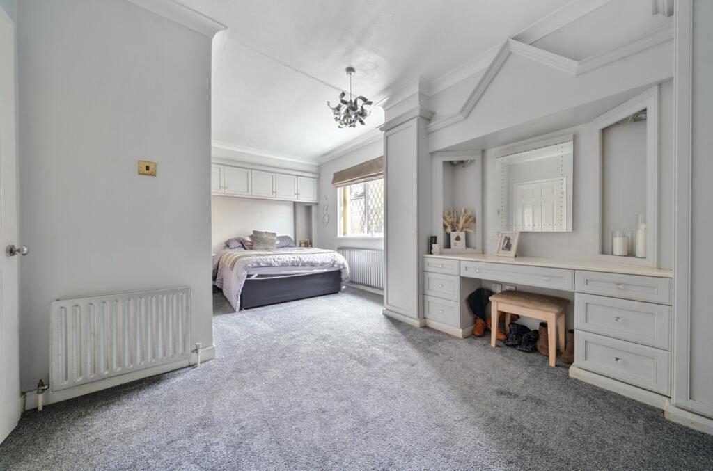 Master With Ensuite 