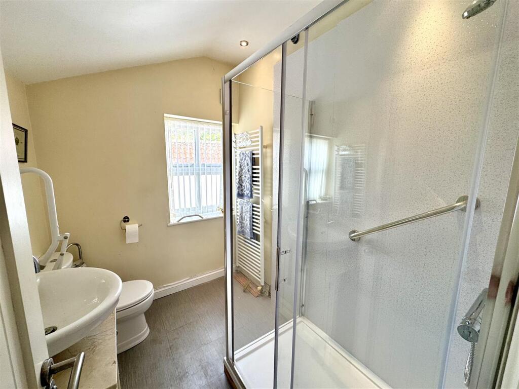 SHOWER ROOM