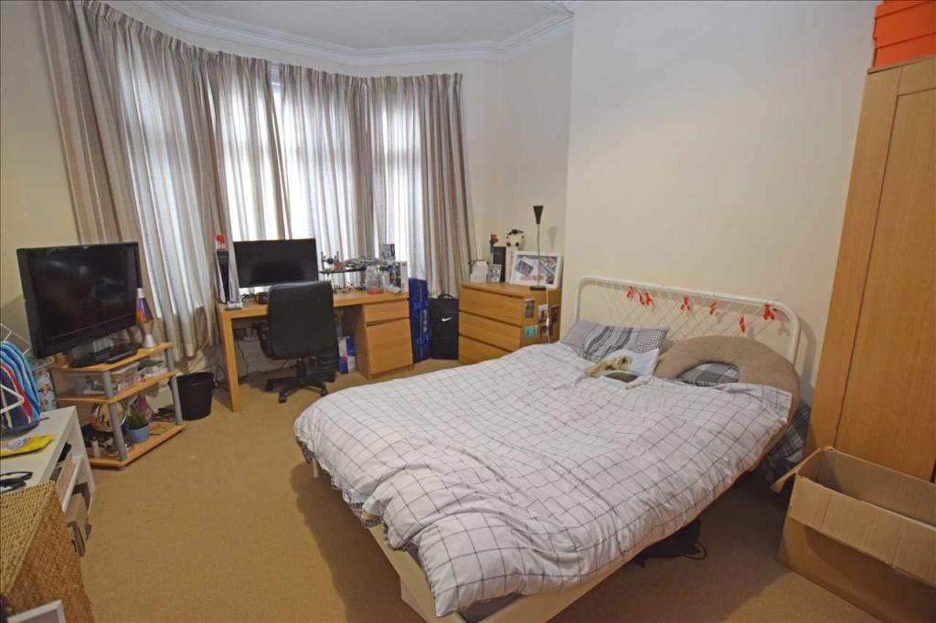 FRONT ROOM