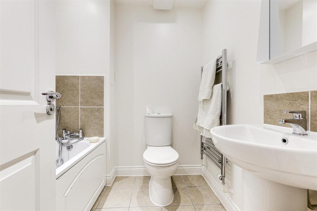 Bathroom.JPG