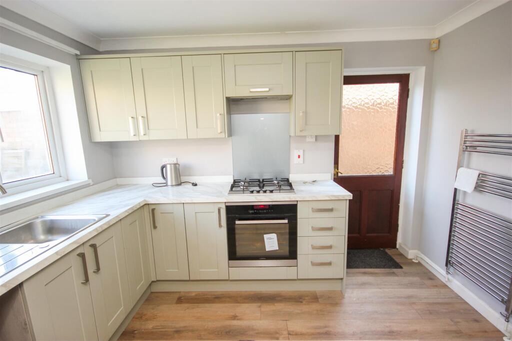 kitchen..jpg