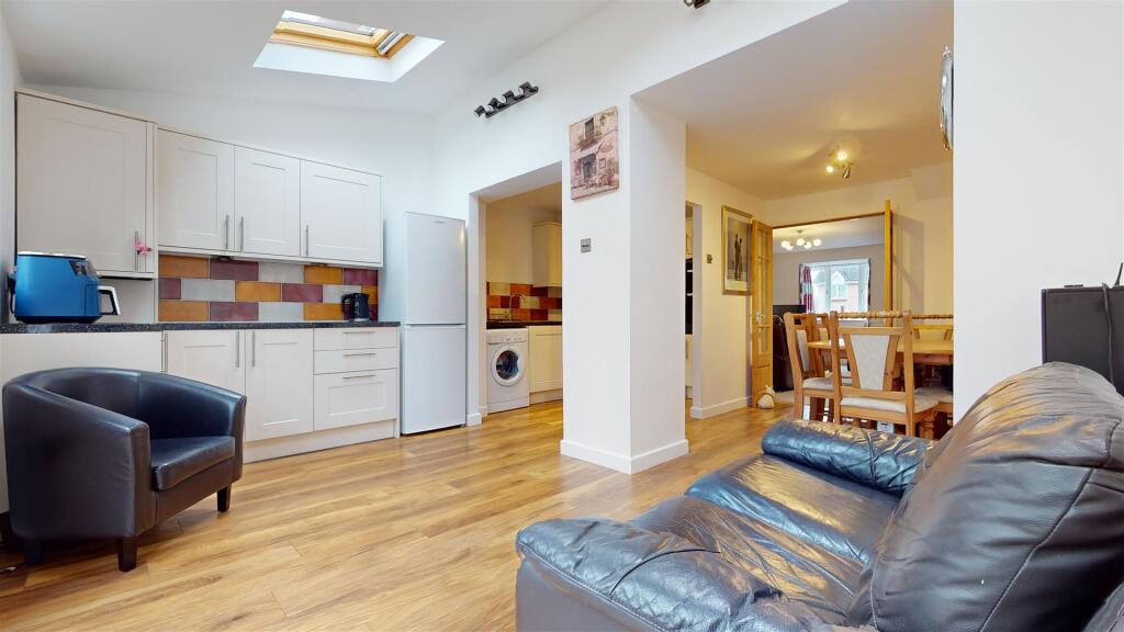 OPEN PLAN KITCHEN/DINER/FAMILY ROOM