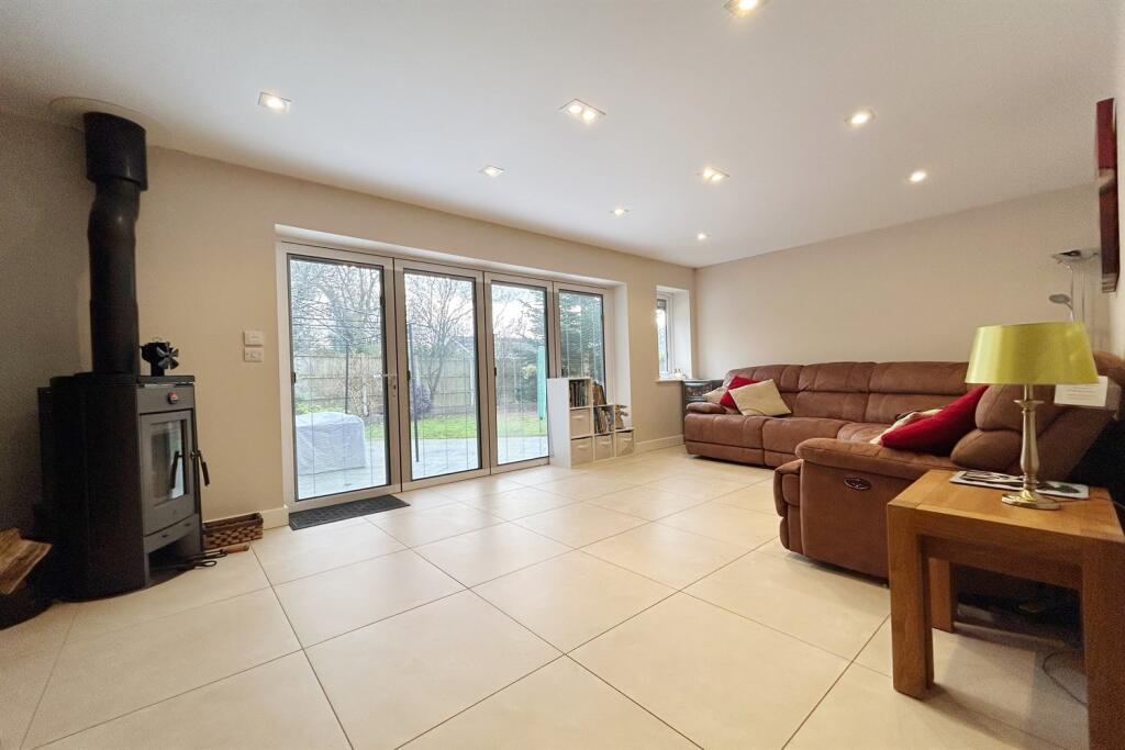 Sitting Room/Play Ro