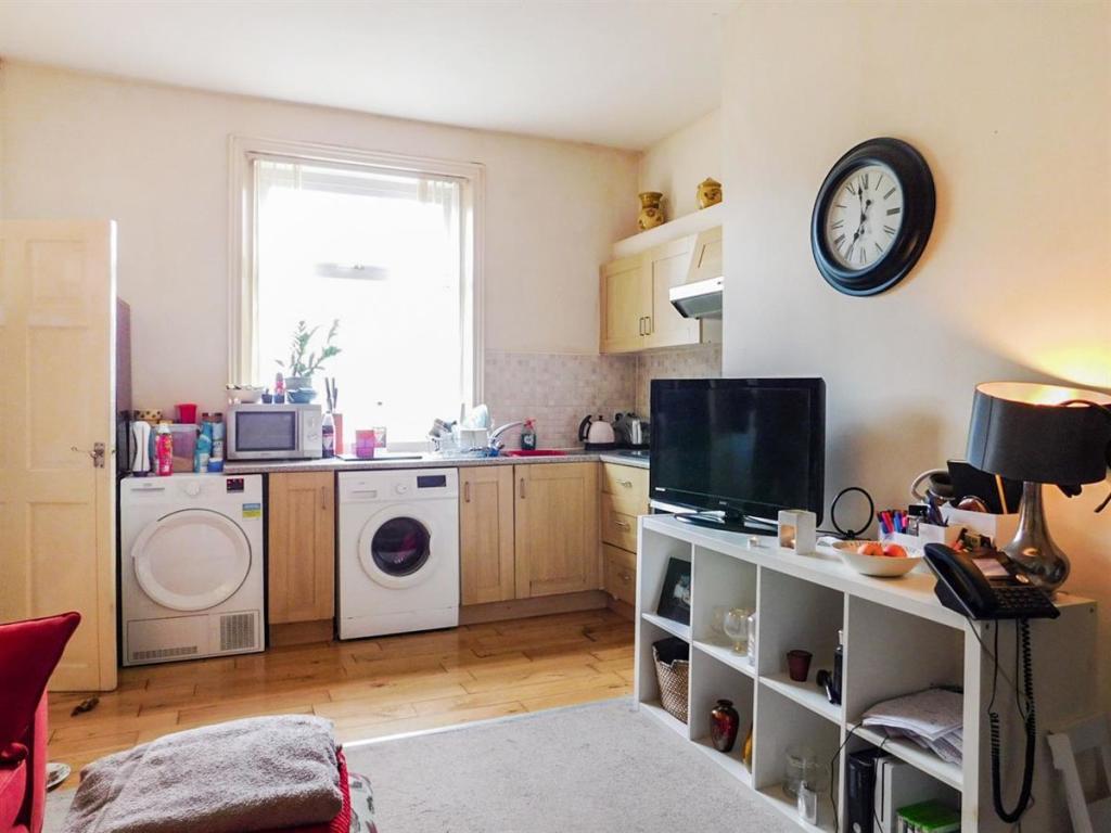 kitchen / living roo