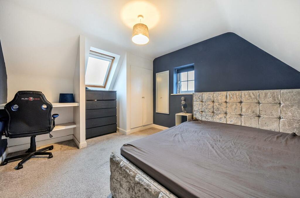 Cowley Meadow Way, Crick