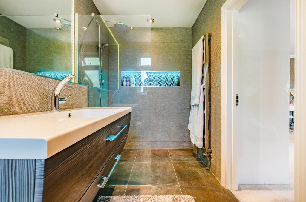 1341163-30-689f34...