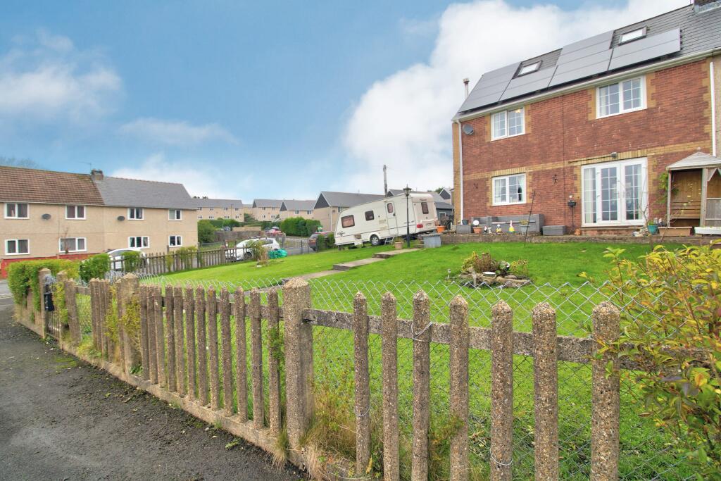 60967DCA-B31E-4F26-9590-F401B14B3E8F