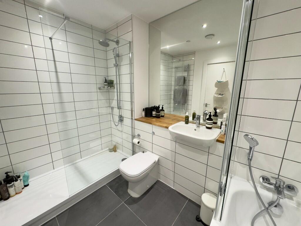 BATHROOM 2