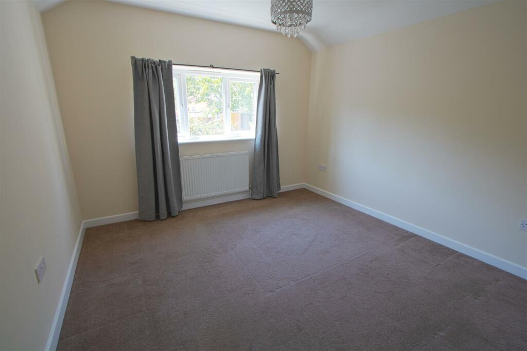 BEDROOM.jpg