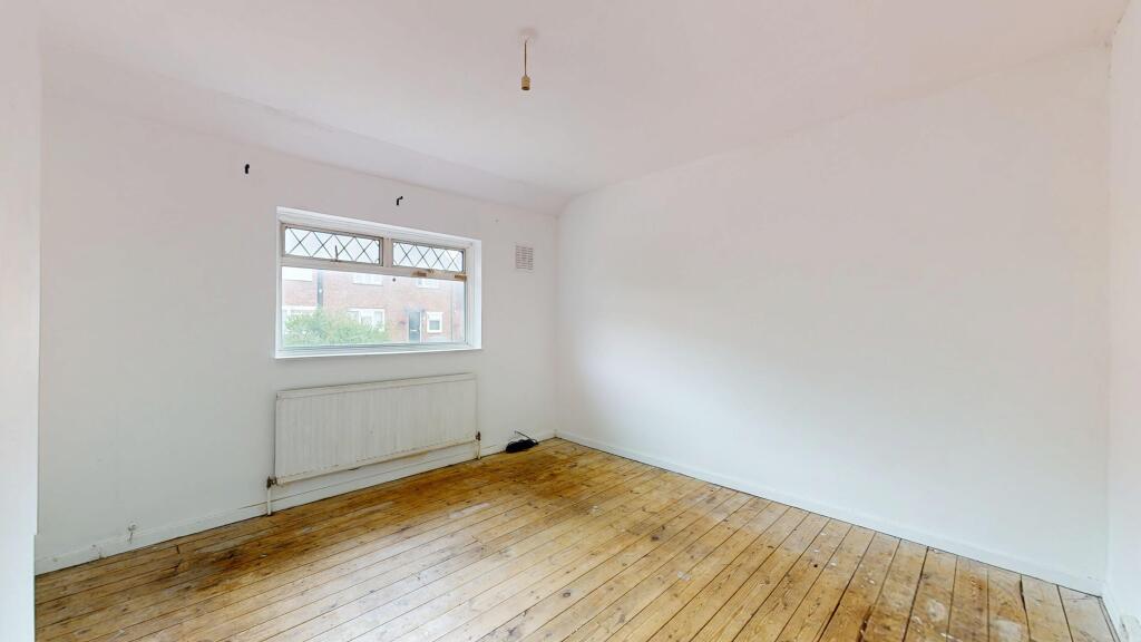 25 Pirbright Crescent, New Addington, Croydon, CR0 0RT