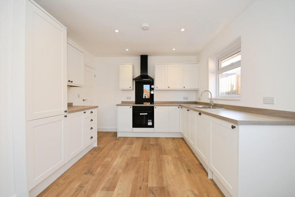 KITCHEN 03.jpg