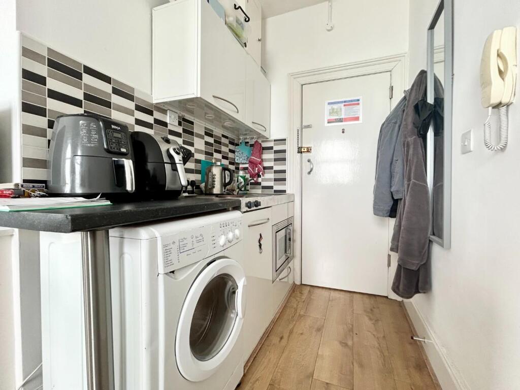 Kitchen area.jpg