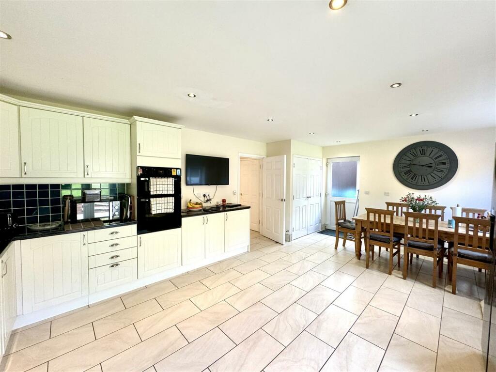 Kitchen B.jpeg