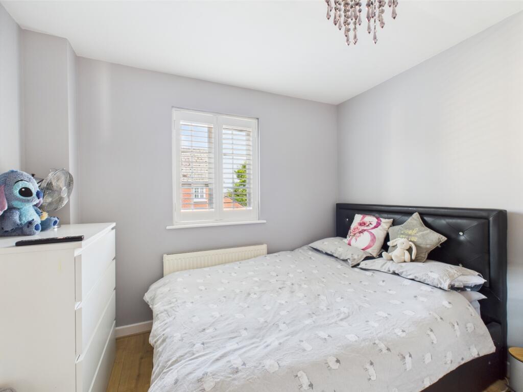 CAM03729G0-PR0041-STILL019