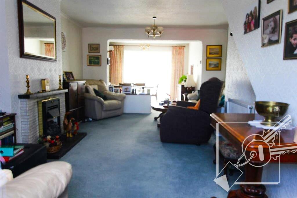 7. lounge dining room.jpg