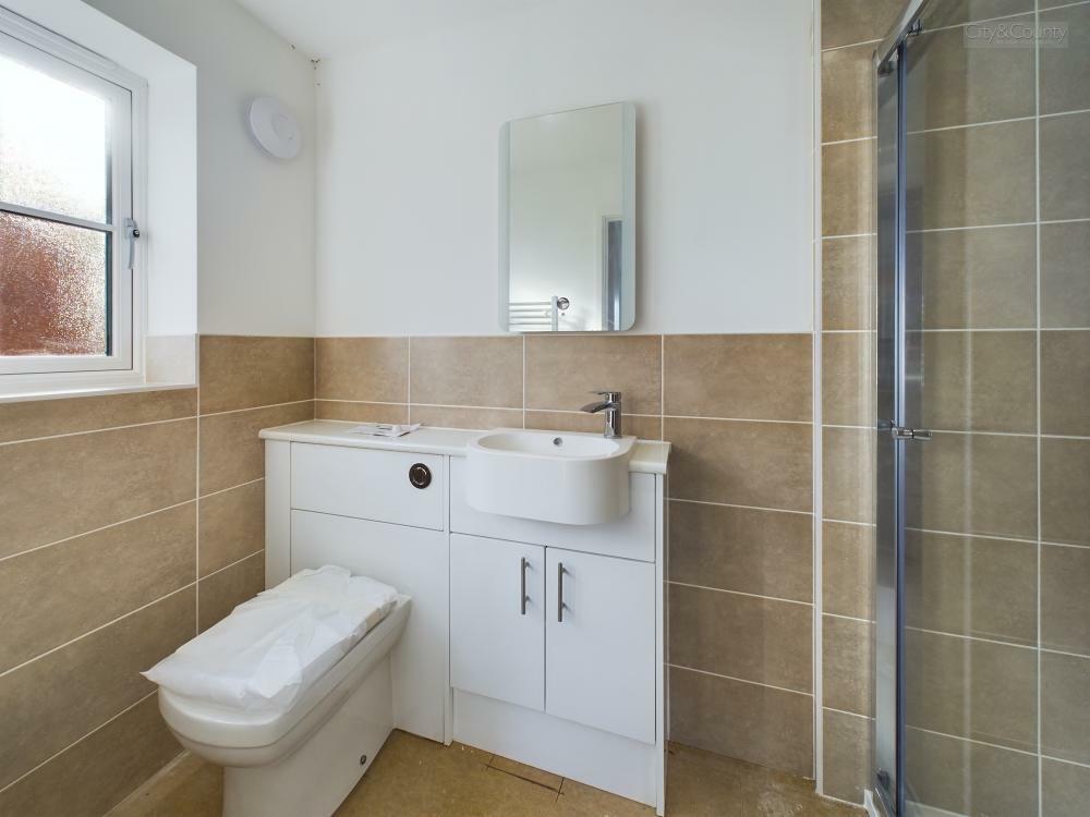 En-Suite To Master Bedroom