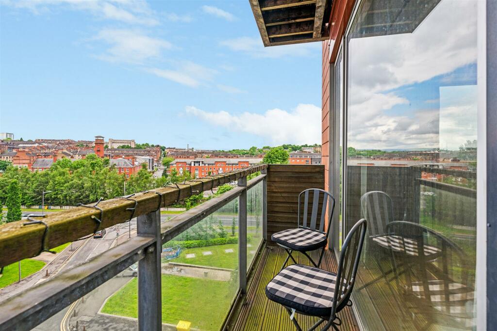 YATES HELLIER - 5 1 305 Glasgow Harbour Terraces (
