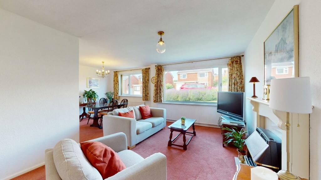 LOUNGE/DINING ROOM
