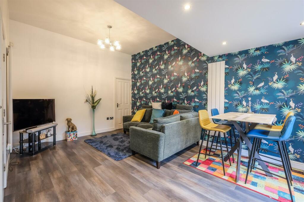 Lounge/ Kitchen