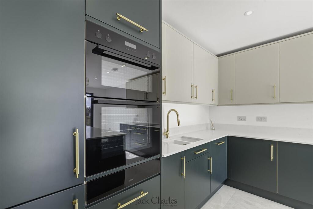 8 Old Hadlow Road 42.JPG