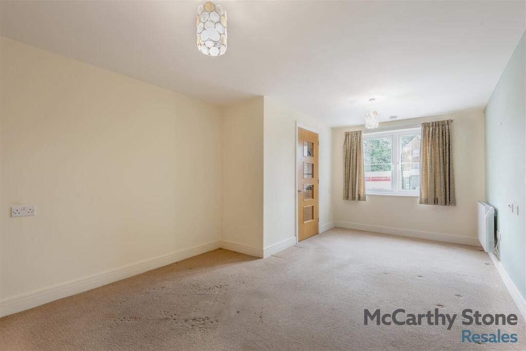 8637561-interior04.jpg