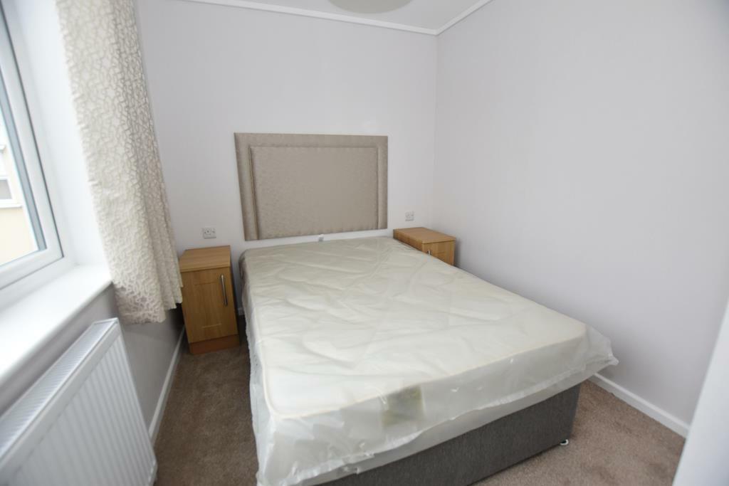 33white bed1 (Copy)