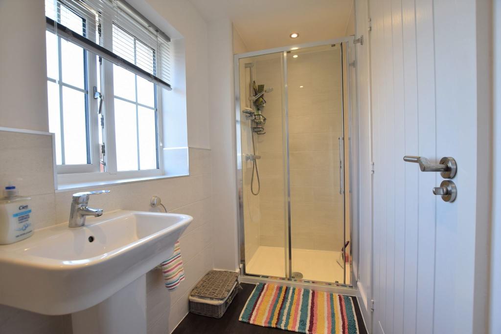 EN SUITE SHOWER ROOM