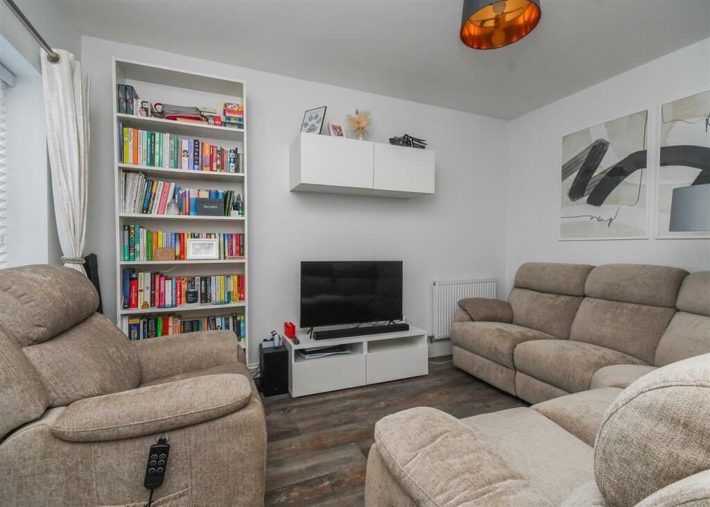 18 Millfield Road - Lounge (2).jpg