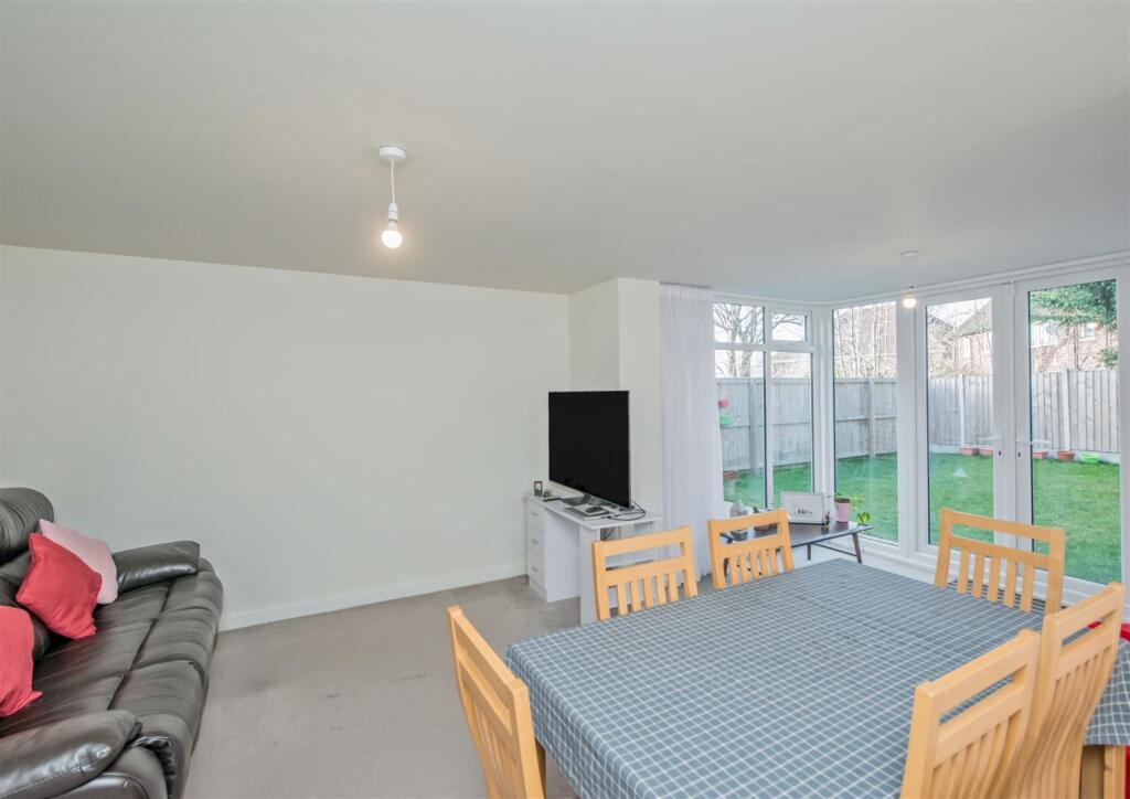 Living Room / Dining Area &amp; Sun Lounge: