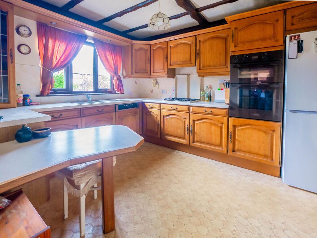 Fitted Kitchen/Breakfast Room