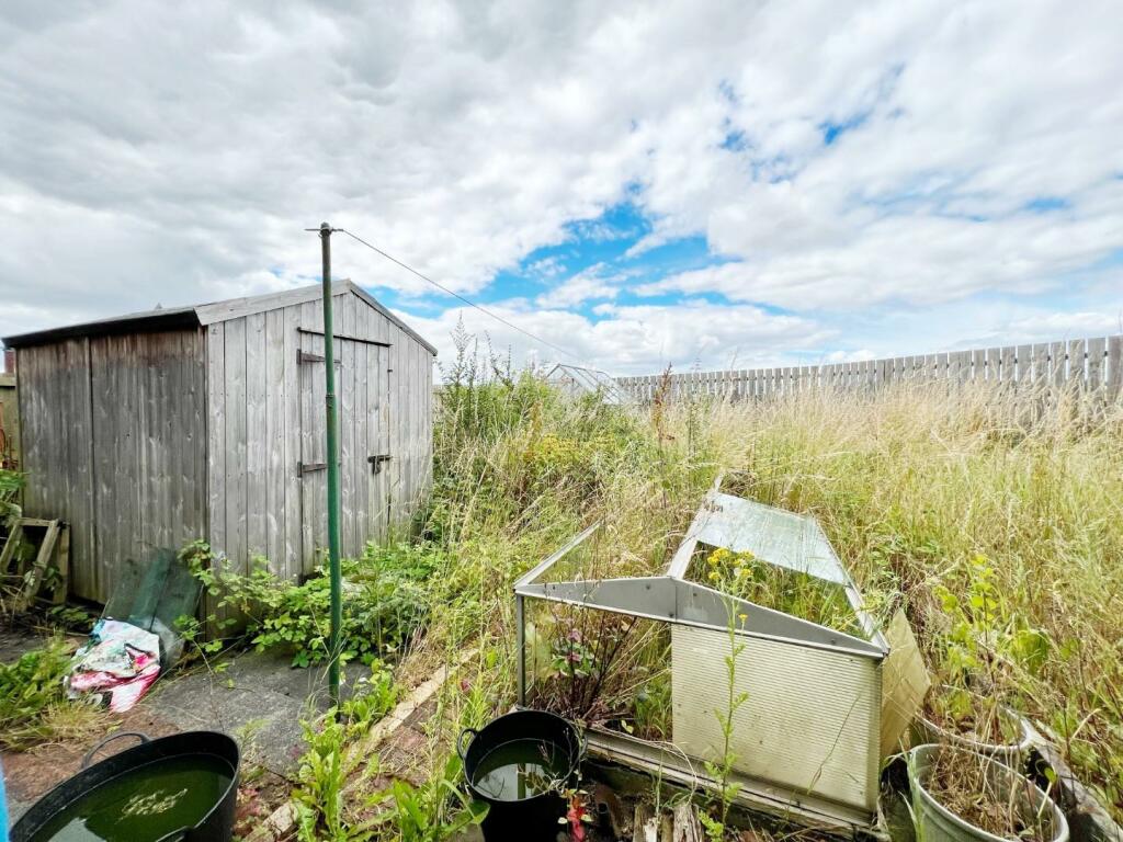 Rear Garden pic 2.jpg