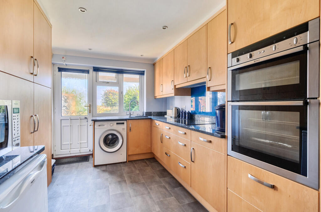 1354582-4-68c1b81...