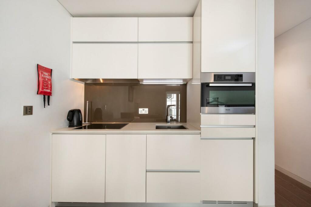 KITCHEN 1.jpg