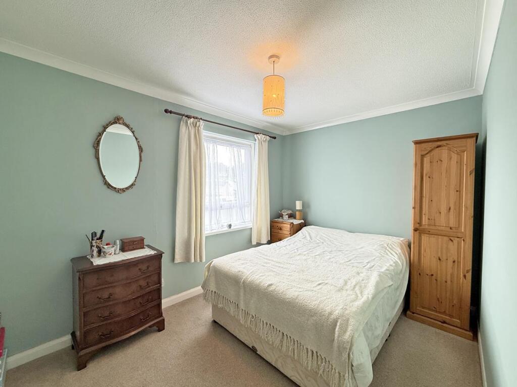 Beaumaris Close 1 - Bed 1.jpg