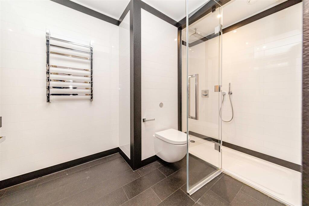 En-suite Bathroom          .jpg
