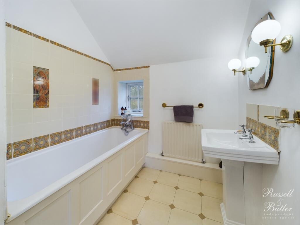 CAM02127G0-PR0228-STILL022